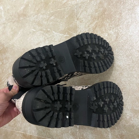 Target boots - Picture 3 of 4